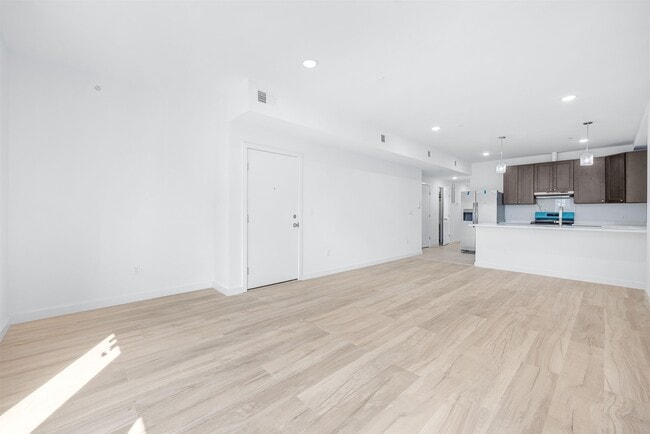 Building Photo - 418 11th St