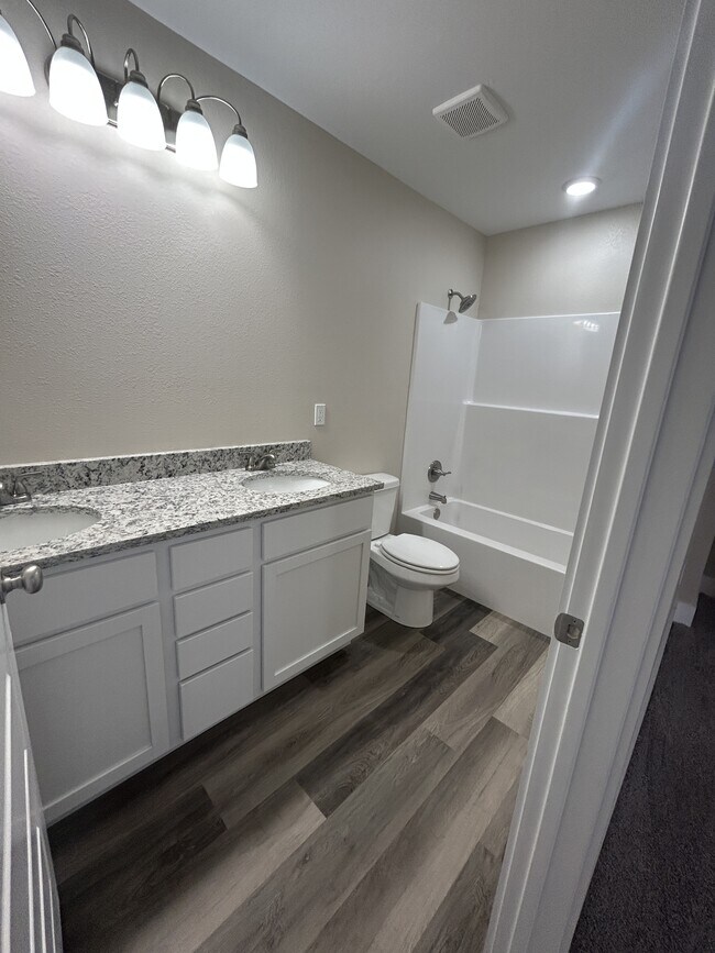 Building Photo - 119 Poplar St