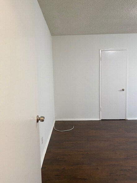 Building Photo - 911 N Harper Ave