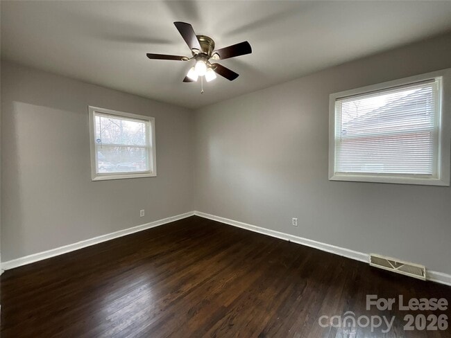 Building Photo - 1624 Eastway Dr