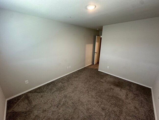 Building Photo - 3345 Cricket Dr
