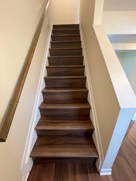 Stairs - 8234 Roanoke Ct