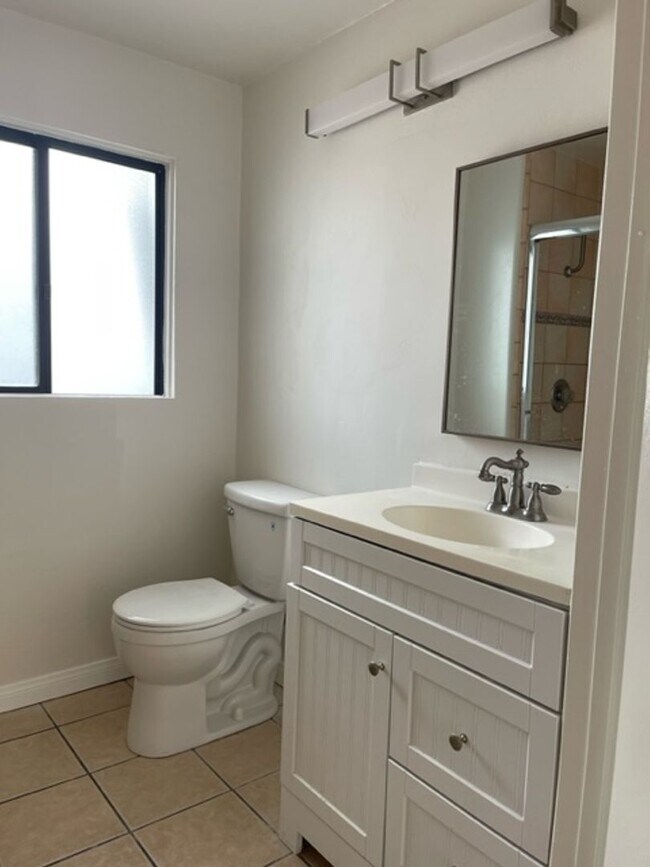 Building Photo - Charming 2-Bedroom Bungalow in the Heart o...