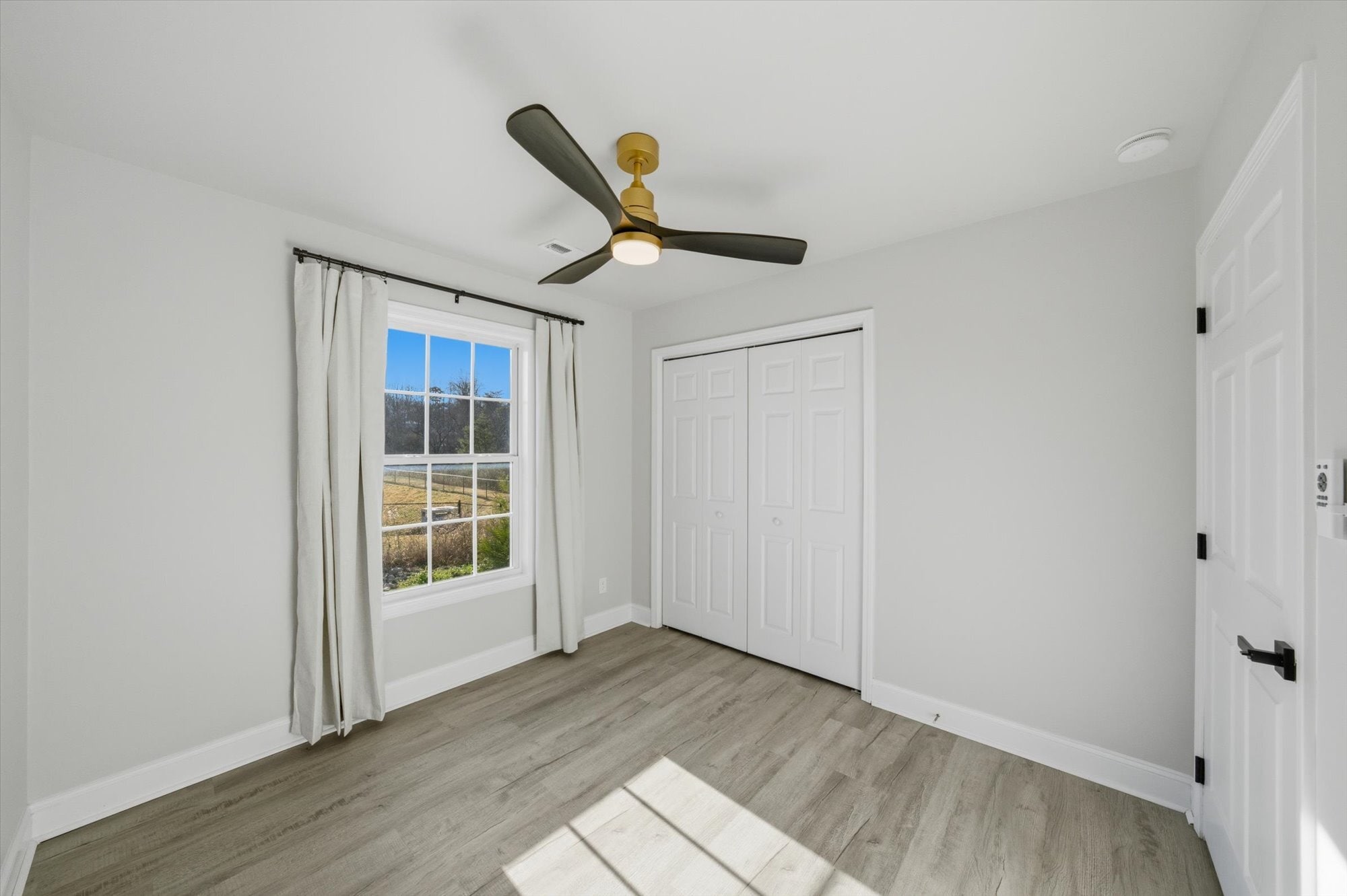 Building Photo - 1912 Laurel Ln