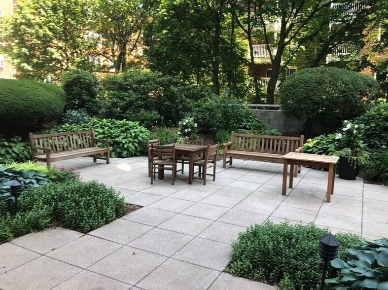 Building Photo - 931 Massachusetts Ave