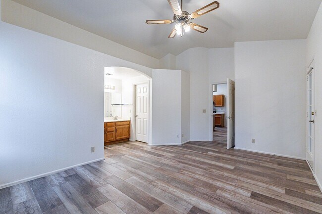 Building Photo - Charming 4-bedroom, 2-bathroom in Gilbert
