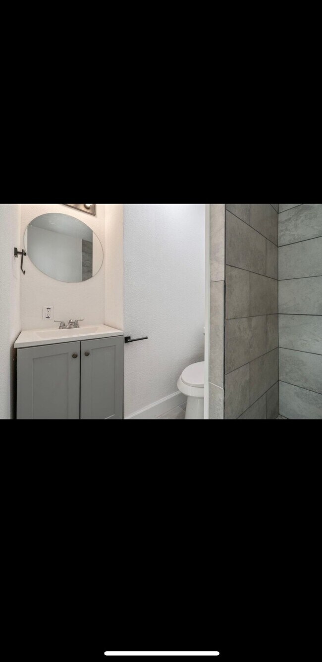 Building Photo - 10602 Buffum St