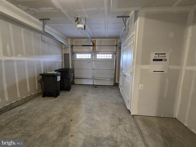 Building Photo - 4928 Dunhaven Dr