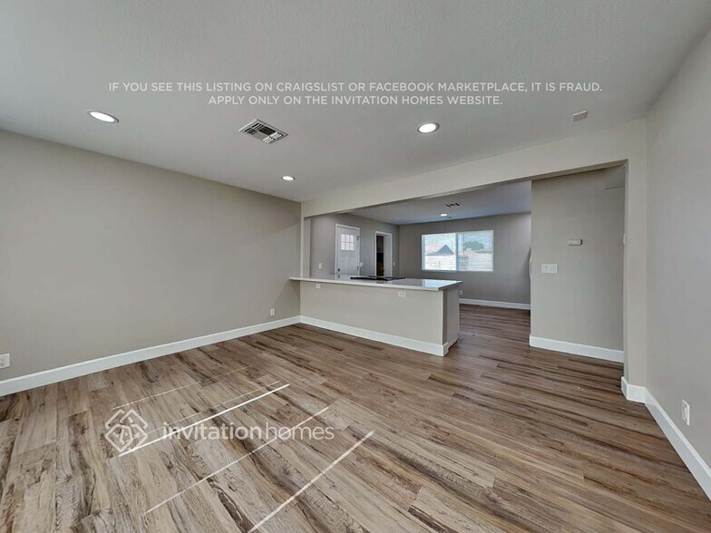 Building Photo - 3402 W Charter Oak Rd