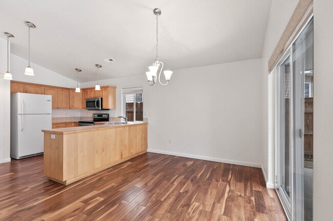 Building Photo - 1920 N Cavalier Rd