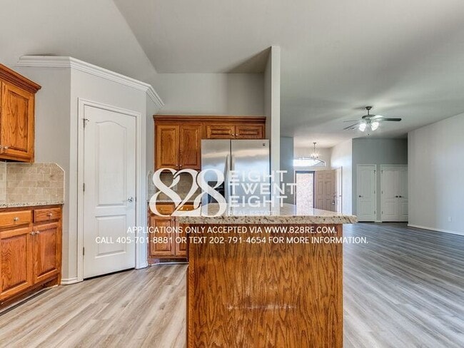 Building Photo - Lovely 3 Bed/2 Bath/2 Car Garage Single Fa...