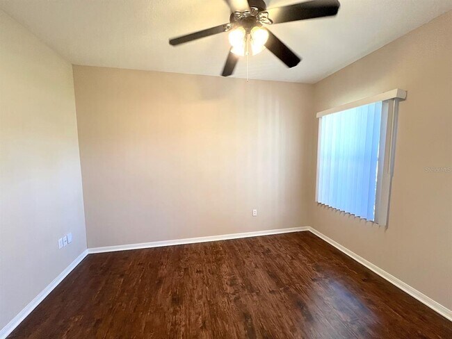 Building Photo - 7 Zither Ct