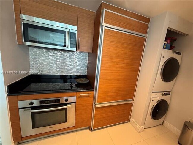 Building Photo - 50 Biscayne Blvd