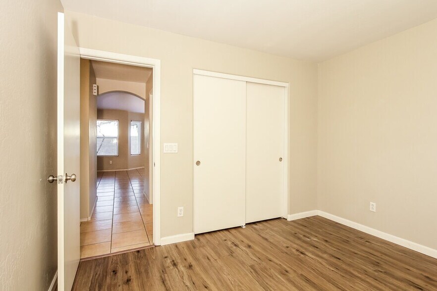 Building Photo - 884 S 242nd Dr