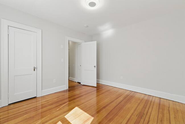 Building Photo - 128 Thomas St