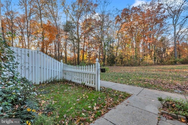 Building Photo - 10 Ironstone Ct