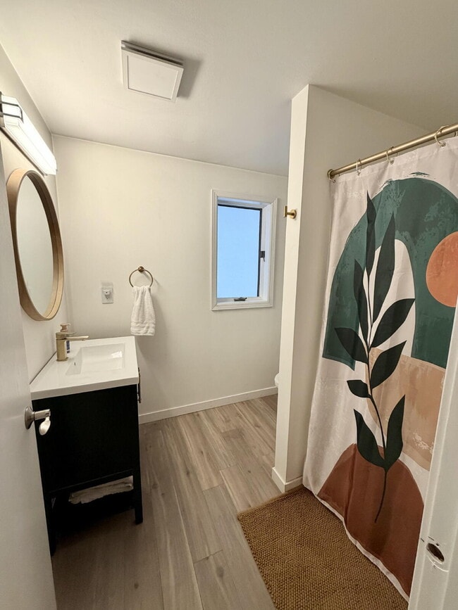 Building Photo - Designer 4 Bedroom Home with Sauna and Walk-Out Lower Level - Available May or June 1st