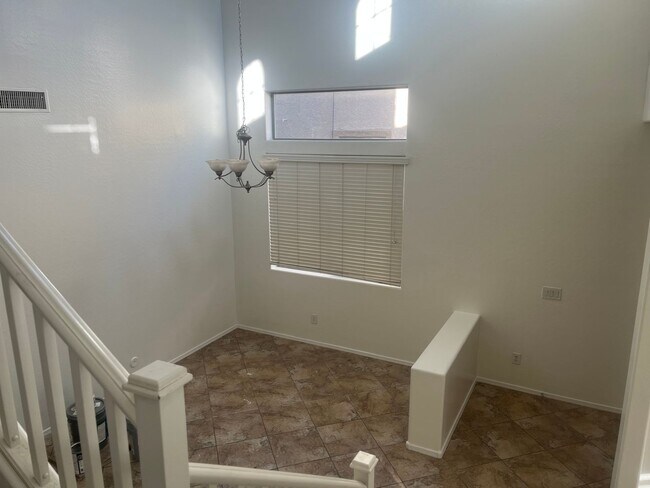 Building Photo - Welcome to this beautifully maintained home in one of Gilbert’s most sought-after communities.