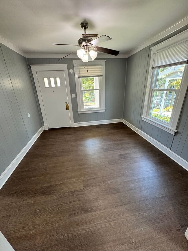 Building Photo - Beautiful 2 bed 2 bath house in Churchill