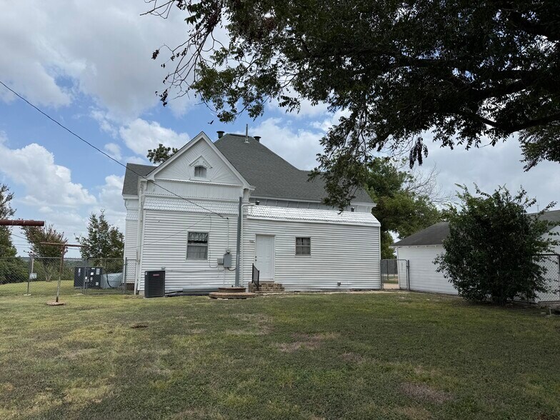 Building Photo - 1100 Symes St