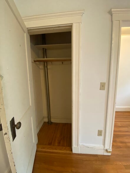 Building Photo - 131 Park Dr