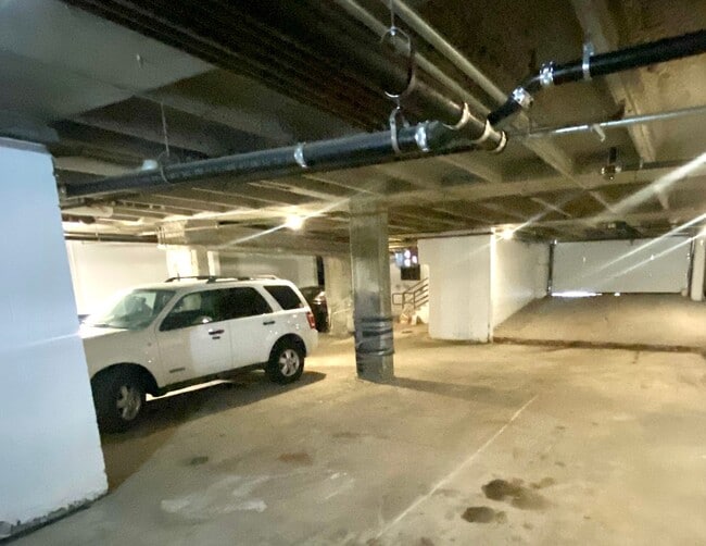 Building Photo - 2BD/2BA Stylish Condo AVAILBLE JUNE 1ST, 2026