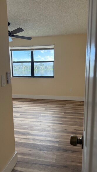 Building Photo - 840 Independence Dr