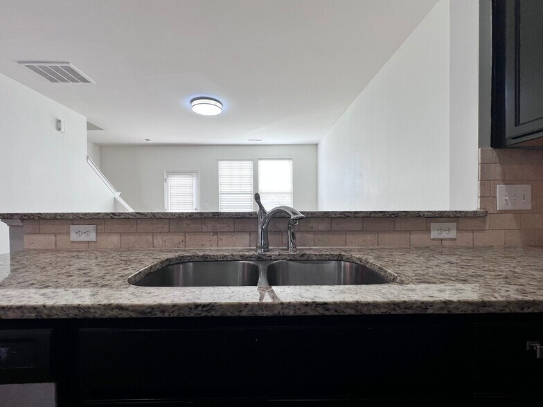 Building Photo - 9938 Sweet Basil Dr