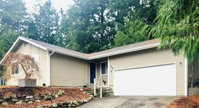 Building Photo - Home in West Bremerton with Fenced Yard