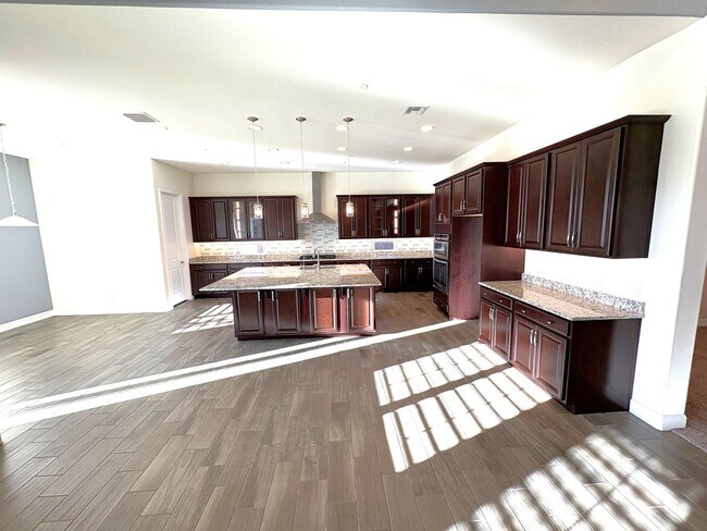 Building Photo - Dove Mountain 4 bedroom with Den 3,277 sq ft 3 car tandem garage