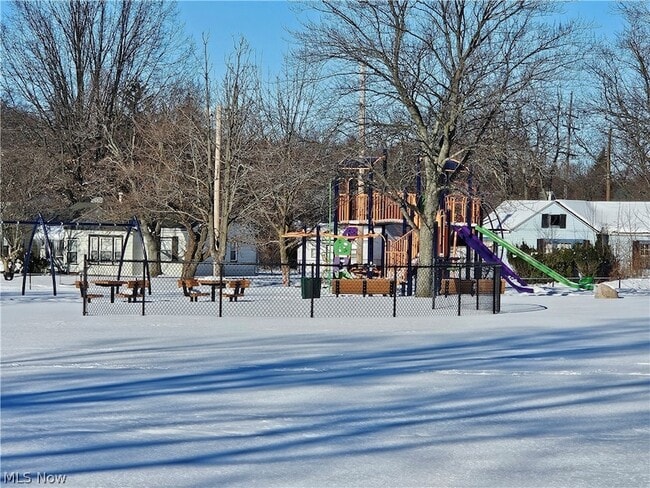 Building Photo - 2450 Greenvale Rd