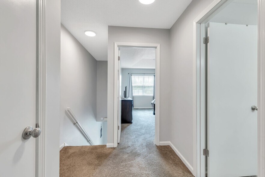 Building Photo - 611 Doane Dr