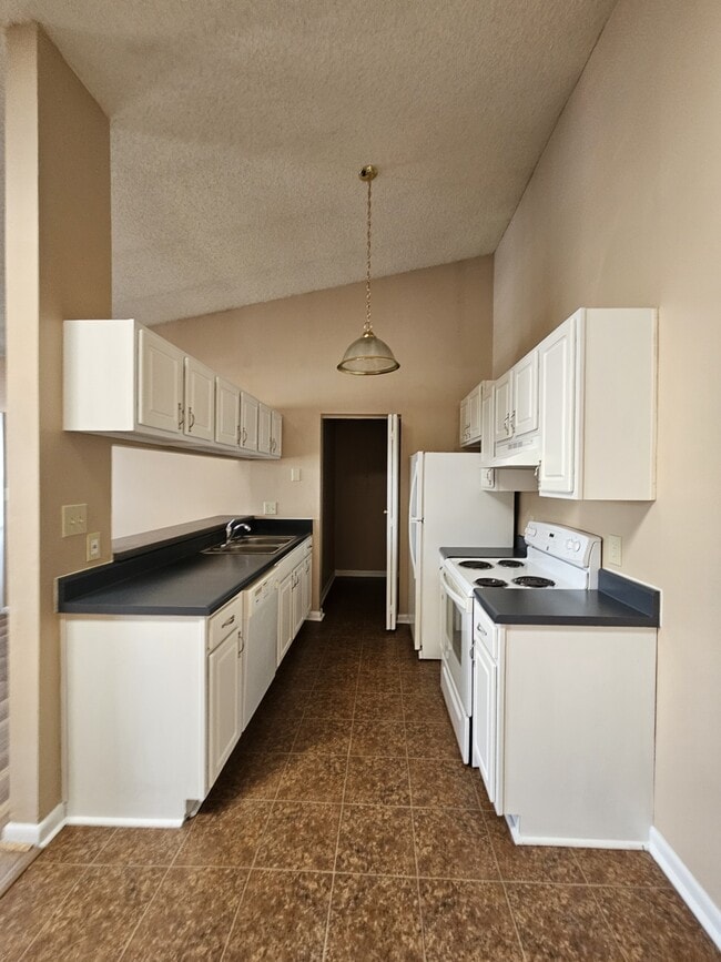 Building Photo - 403 Resort Ct