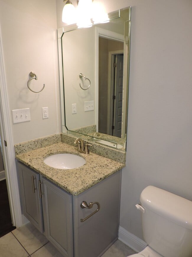 Building Photo - Beautiful home in gated community!