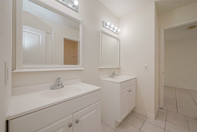 Building Photo - 3806 Embarcadero Dr