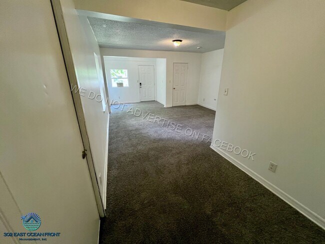 Building Photo - 2104 Evergreen Ave