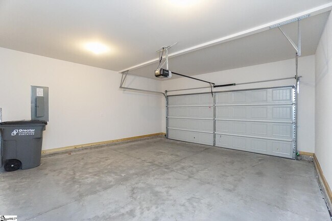 Building Photo - 204 Reynard Trl