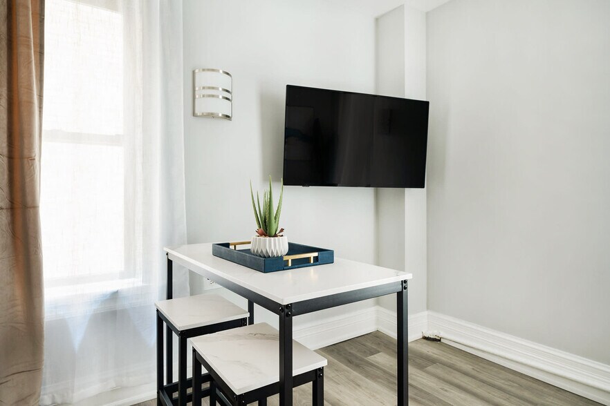 Building Photo - 234 W 73rd St