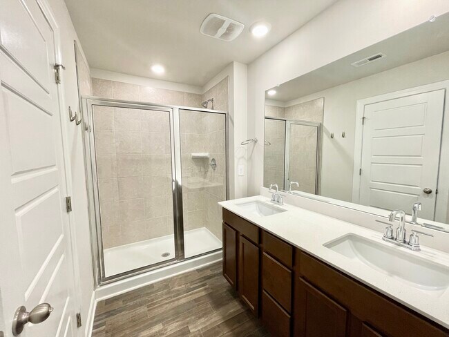 Building Photo - 614 Reese Ln