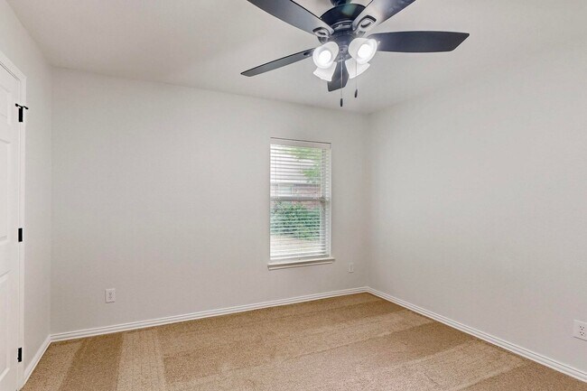 Building Photo - 123 Hackberry Trail