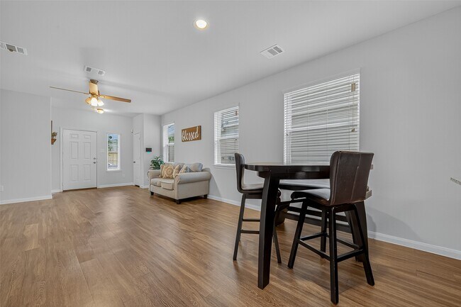 Building Photo - 10314 Douglas Fir Villa Ave