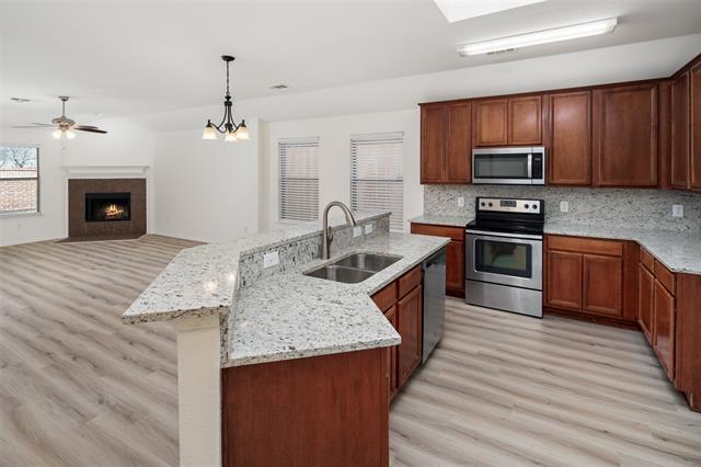 Building Photo - 2417 Eisenhower Dr