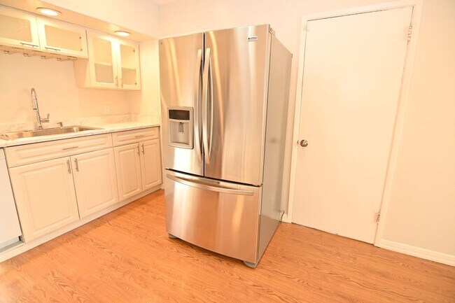 Building Photo - 1935 Jackson St