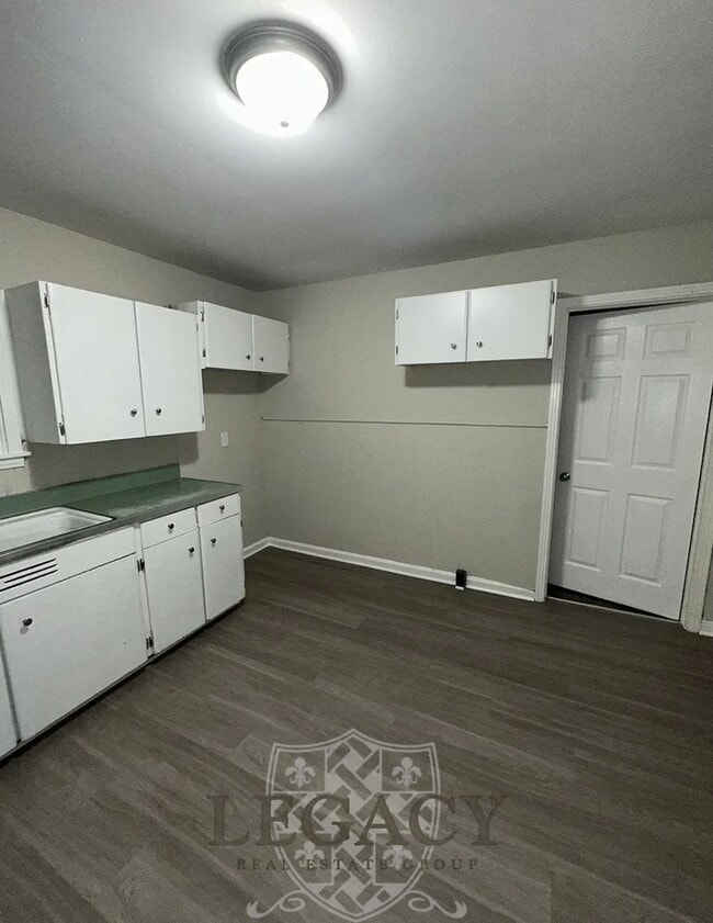 Building Photo - 2211 Larimore Dr