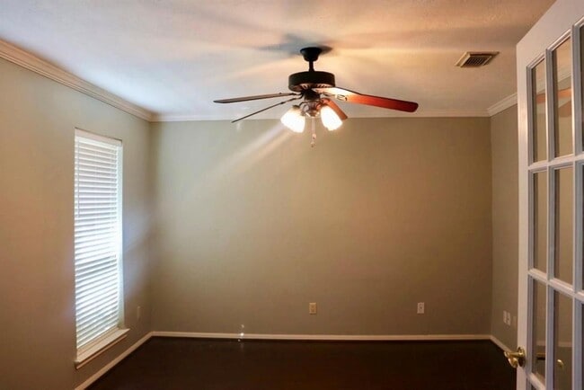Building Photo - 15815 Pilgrim Hall Dr