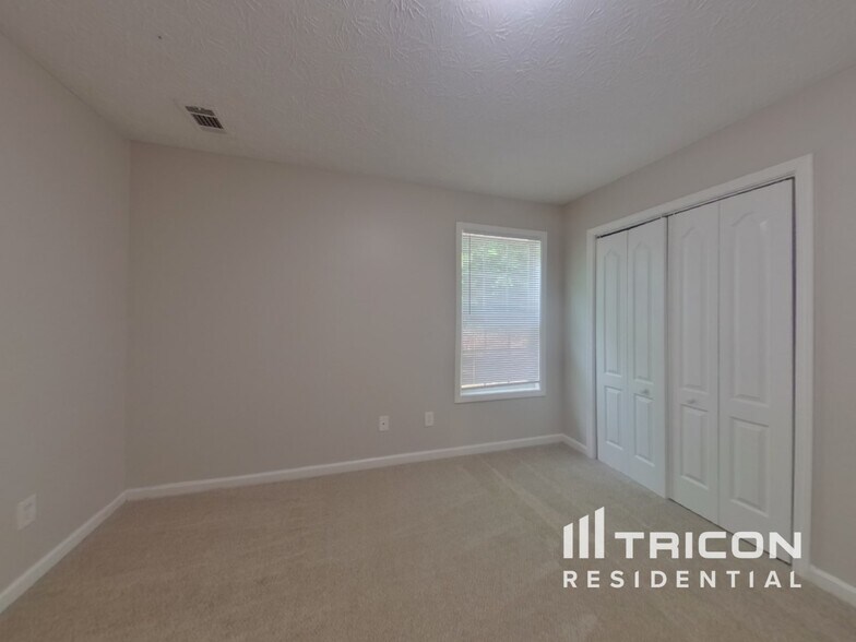 Building Photo - 100 Shadowbrook Trce