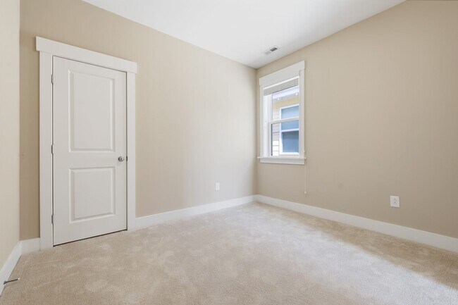 Building Photo - Three Bedroom Briar Chapel Beauty - Available June 1!