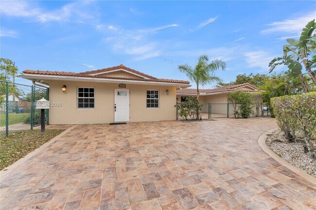 Building Photo - 601 N 44th Ave