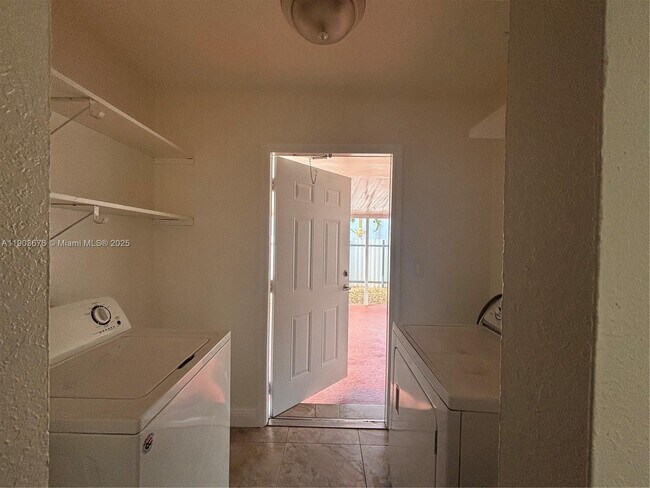 Building Photo - 1563 W 81st St