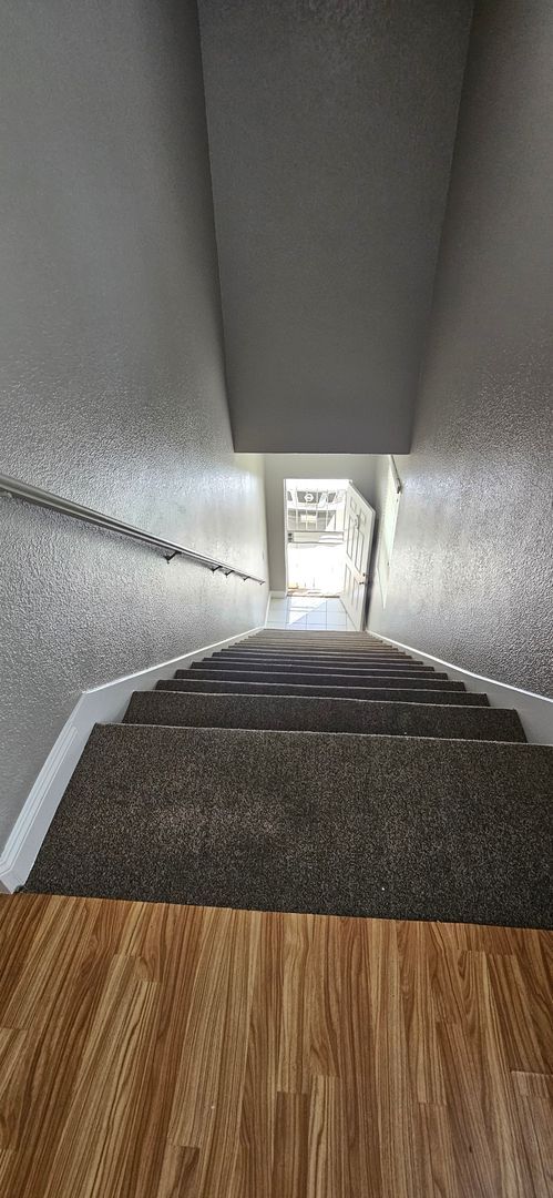 Building Photo - G Street 6 Plex